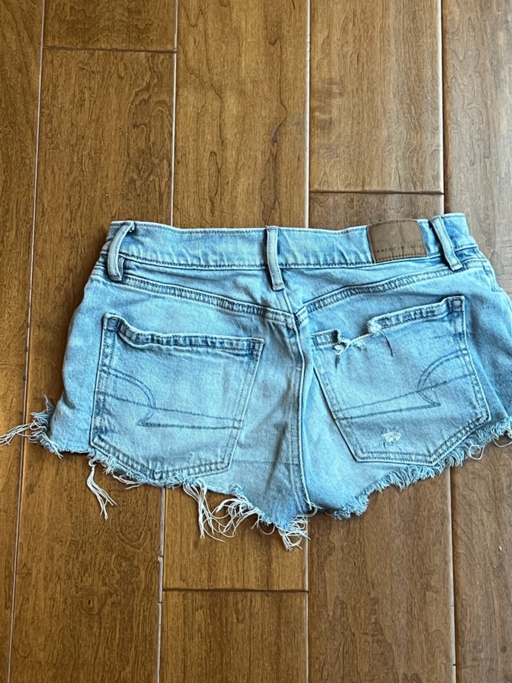 American Eagle Light Blue Distressed Denim Women’s Shorts - Picture 2 of 3